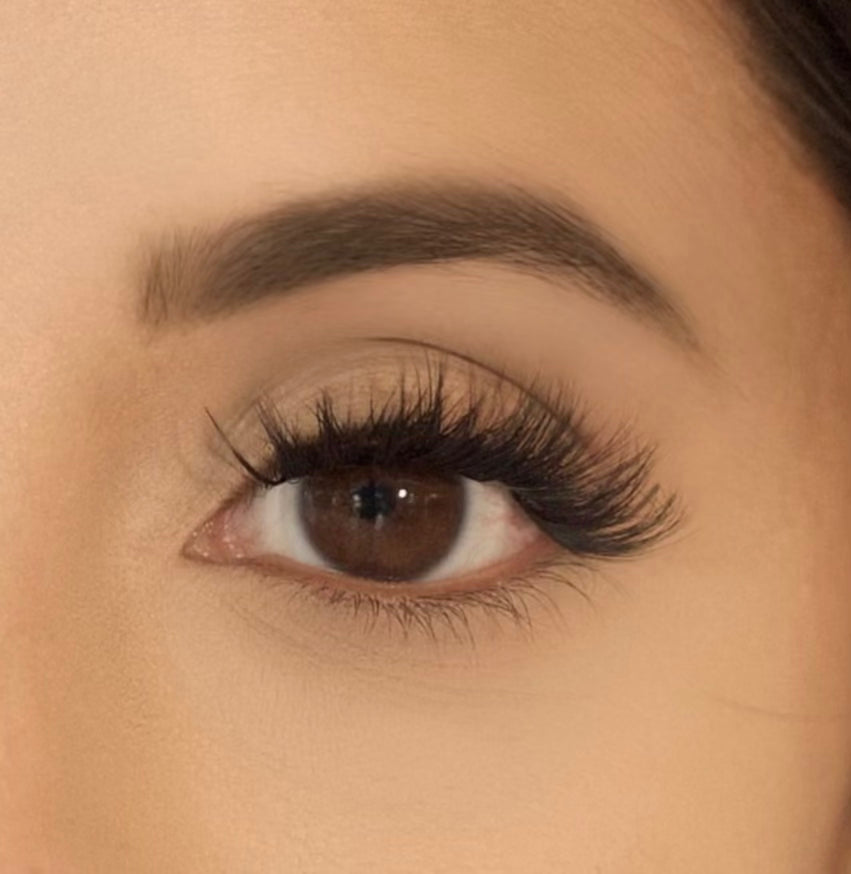 Spike & flare  | Pre-Glued Press-On Lashes